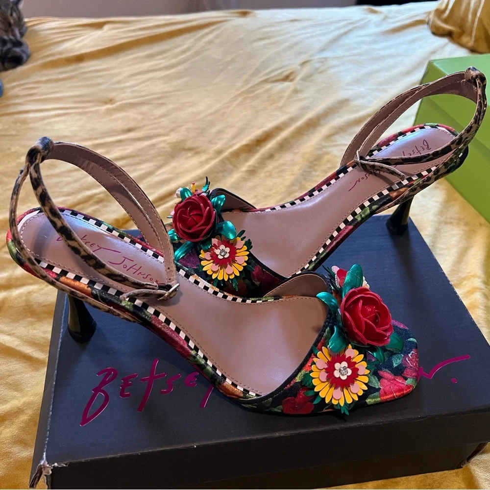 Betsey Johnson Fergie Sandal - Picture 4 of 7